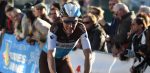 Romain Bardet twee weken aan de kant door snee in arm